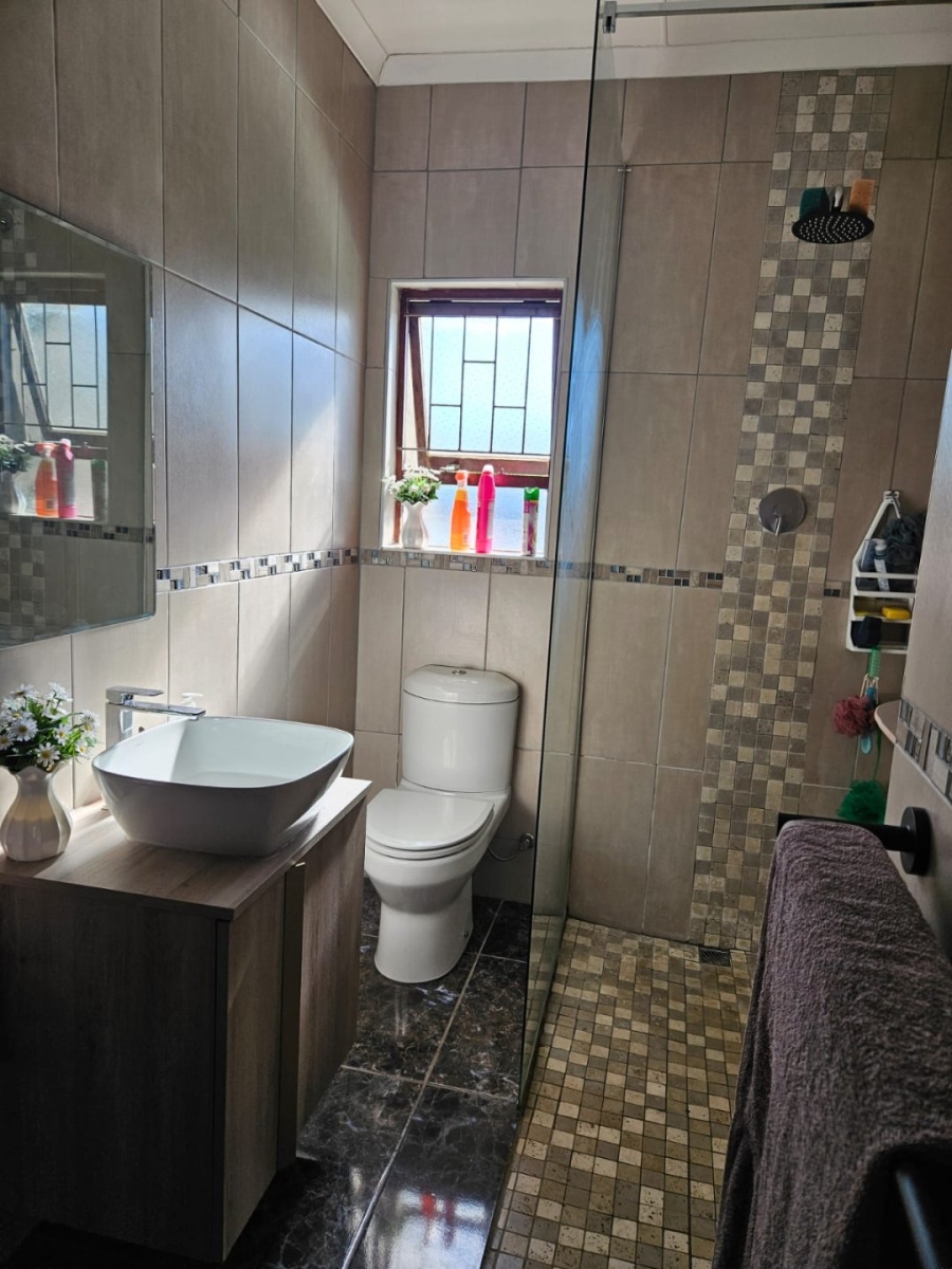 4 Bedroom Property for Sale in Denneoord Western Cape